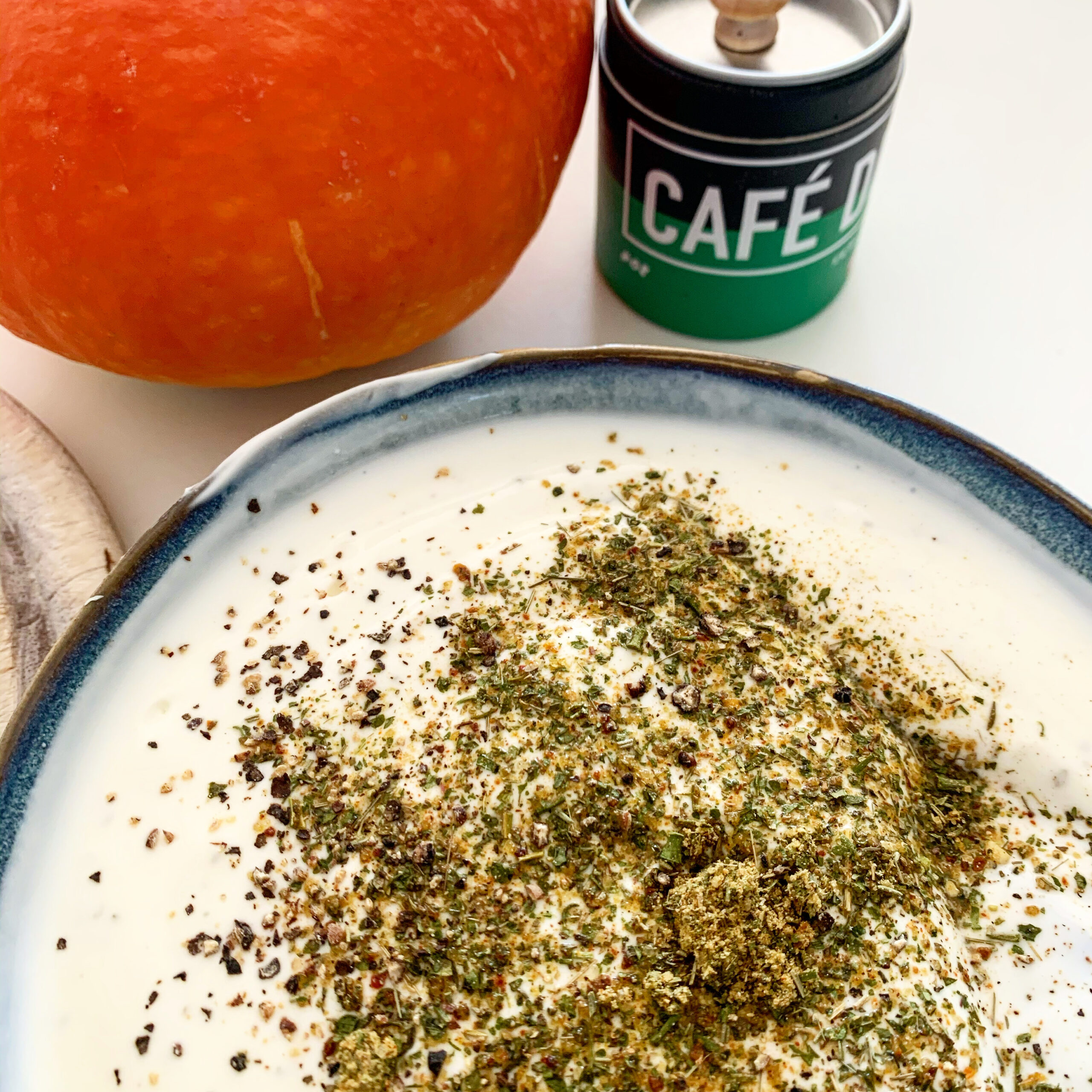 Joghurt Dip mit Cafe de Paris